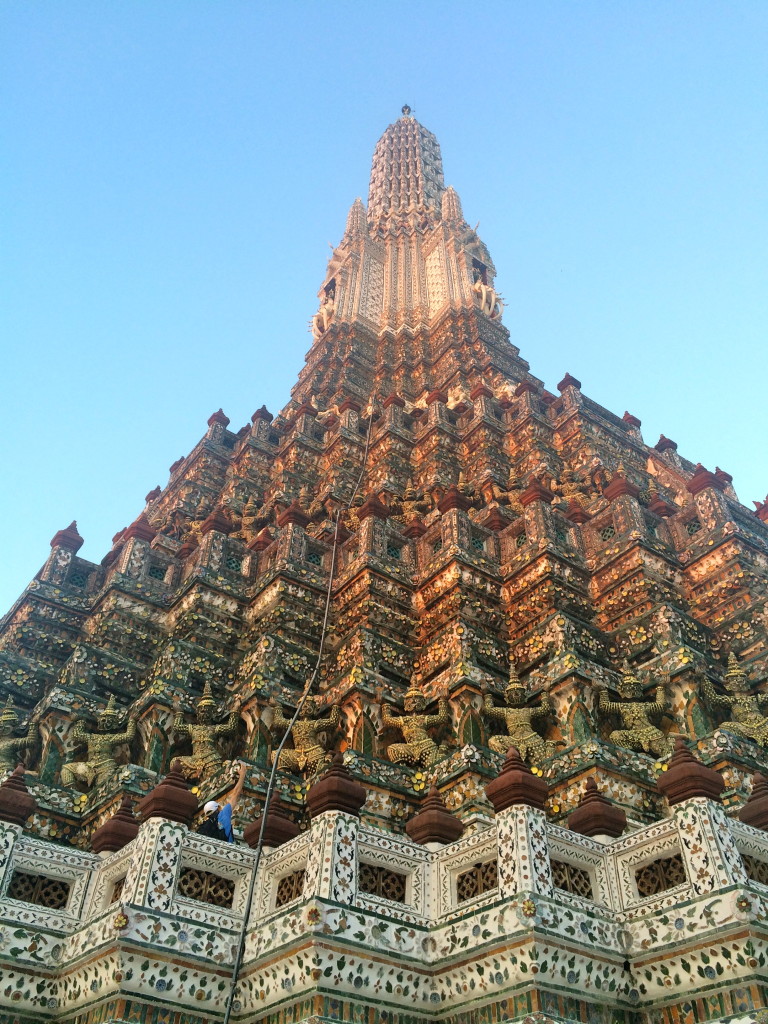 Eli climbs Wat Arun